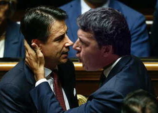 Renzi: “Non vogliamo poltrone, pronti a lasciarle”