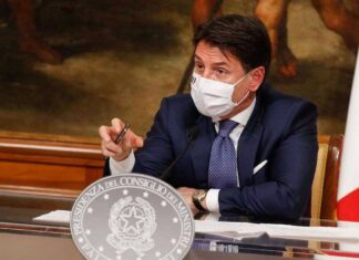 Conte cerca i voti dei “costruttori”. Ma il centrodestra è compatto e chiede le elezioni Giuseppe Conte