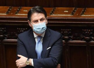 Conte parla al Senato per la fiducia. Ma la sfida è complicata: dure critiche dall’opposizione Giuseppe Conte