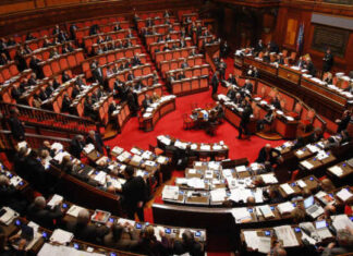 Crisi di governo: Conte cerca i numeri per governare. Ma Salvini ha il jolly in tasca Parlamento