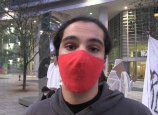 Milano, ancora proteste: “La scuola non si chiude ma si cura”