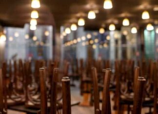 Proteste in tutta Italia contro divieto asporto dopo le 18. I ristoratori: “Accanimento contro i lavoratori” ristoranti chiusi