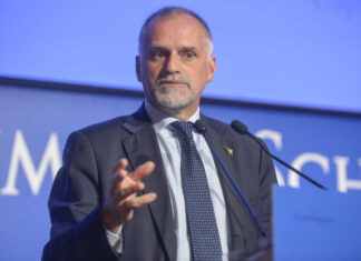 Turismo, Garavaglia, complicato vaccinare chi è in vacanza Massimo Garavaglia