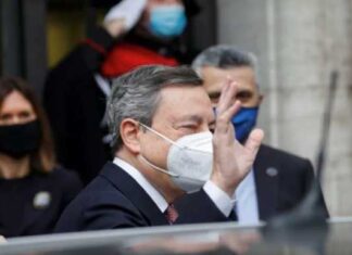 Draghi chiede la fiducia al Senato. Nasce intergruppo PD, M5S, LeU. Meloni: “Facciamolo anche noi” Mario Draghi