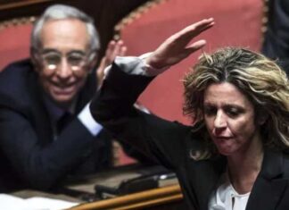 Vito Crimi: “Espulsi i 15 senatori che hanno votato no alla fiducia”. Un avvertimento ai deputati? Barbara Lezzi