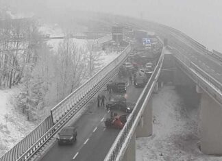 Maltempo, maxi tamponamento in autostrada sulla Torino-Bardonecchia: 2 morti e decine di feriti. VIDEO maxi tamponamento Val di Susa