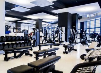 Centri sportivi chiusi e niente cig. Gli imprenditori protestano: “Non ce la facciamo più”