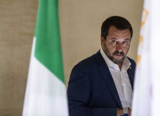 Salvini: “Cancellare 50 milioni di cartelle esattoriali” Matteo Salvini