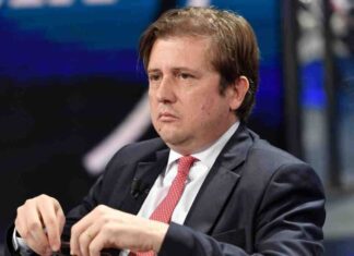 Green Pass, scontro sulla libertà. Sileri: “Salvini non è no-vax” Pierpaolo Sileri