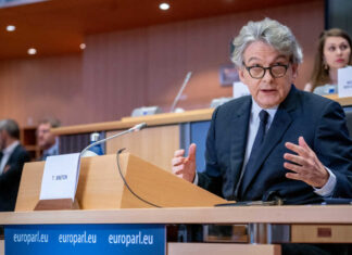 Vaccini, oggi Breton a Roma per produzione in Italia. La sovranità vaccinale di Salvini si avvicina Thierry Breton