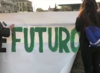 Dad, manifestazione studenti a Milano in Piazza XXIV Maggio