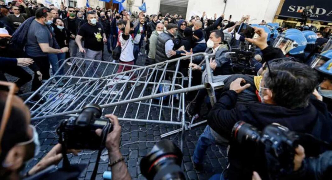Proteste commercianti in piazza Montecitorio
