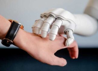 Le carezze dei robot hanno effetti positivi nelle relazioni interpersonali le carezze dei robot emozionano gli esseri umani