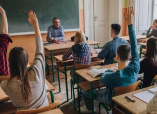 Fano, studente rifiuta la mascherina e viene sottoposto a TSO. Sul posto il Senatore Siri