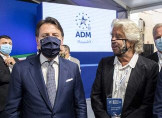 M5S, tensione Grillo-Conte. L’ex premier offeso potrebbe creare partito tutto suo grillo conte