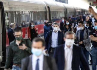 Dal 15 luglio giù le mascherine all’aperto: l’Italia inizia a respirare mascherine all'aperto