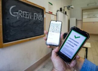 La dura vita a scuola tra green pass e tamponi