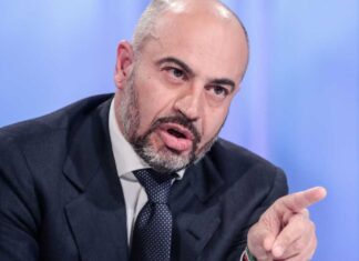 Gianluigi Paragone: “Il green pass non è uno strumento di libertà”