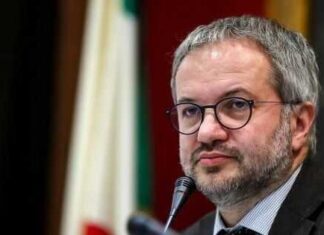 Claudio Borghi: “Il sistema del green pass costringe gli italiani ad essere in coda”