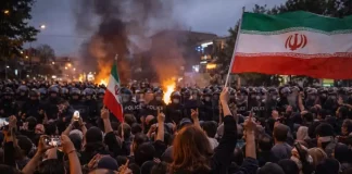 Iran, scontro globale sulle proteste: Trump ai manifestanti “Andate avanti, il sostegno arriverà”