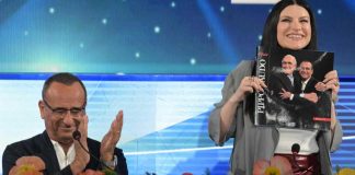 Sanremo al via, Conti tra emozione e ironia: «Festival indipendente, Baudo resta un punto di riferimento»