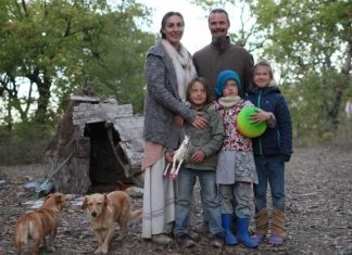 Famiglia nel bosco, il Tribunale allontana la mamma dai figli e divide i fratellini