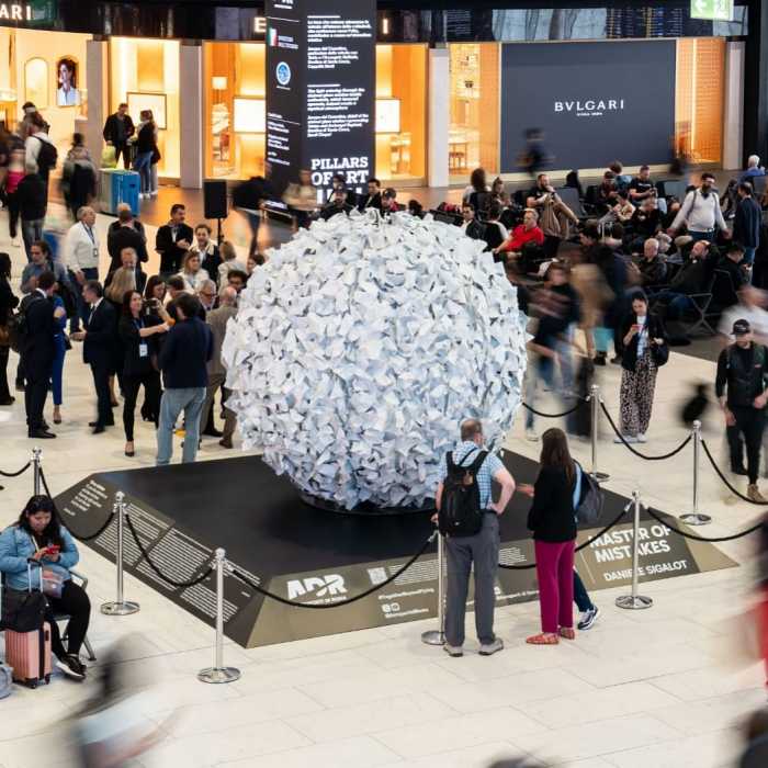 Rai, domani in anteprima “La gravità del superfluo”