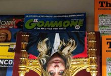 Giorgia Meloni a testa in giù in un supermercato di Roma