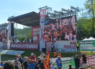 Pontida, Salvini annuncia il congresso straordinario della Lega a ottobre