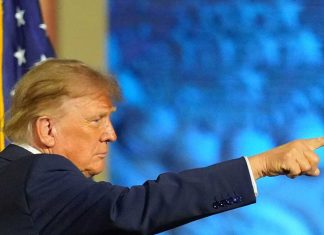 Trump: “Se vinciamo le midterm, 5mila dollari ad ogni americano”