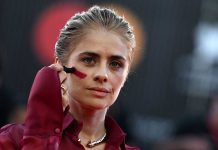 Venezia 83, Greta Scarano traccia un segno rosso contro la violenza sulle donne