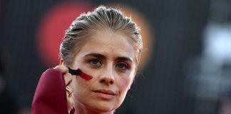 Venezia 83, Greta Scarano traccia un segno rosso contro la violenza sulle donne