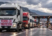 Venerdì di scioperi, si fermano scuole, voli e tir