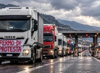Venerdì di scioperi, si fermano scuole, voli e tir